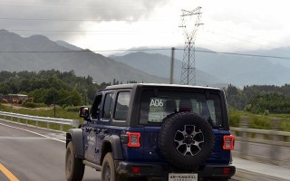 四驱越野车（用游戏体验真实驾驶感）