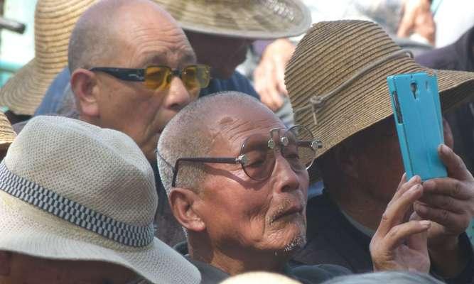 看戏老头子击杀方法有哪些？-第3张图片-百团游戏
