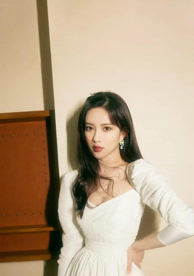 《以叫我大掌柜培养哪个美女好美女培养》（探索游戏中的美女培养策略）-第3张图片-百团游戏