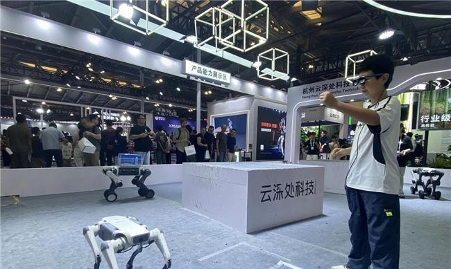 真实作业场景+具身智能能力！云深处科技闪耀 WAIC2025-第4张图片-百团游戏
