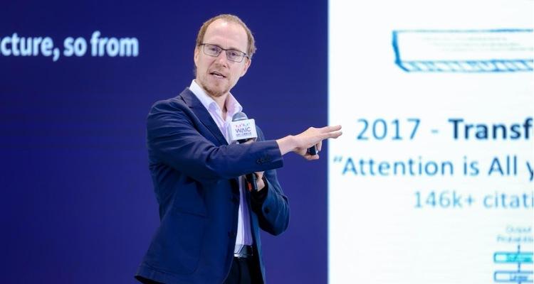 当 AI 与数学在上海相遇：2025 WAIC背后的智慧革命-第4张图片-百团游戏