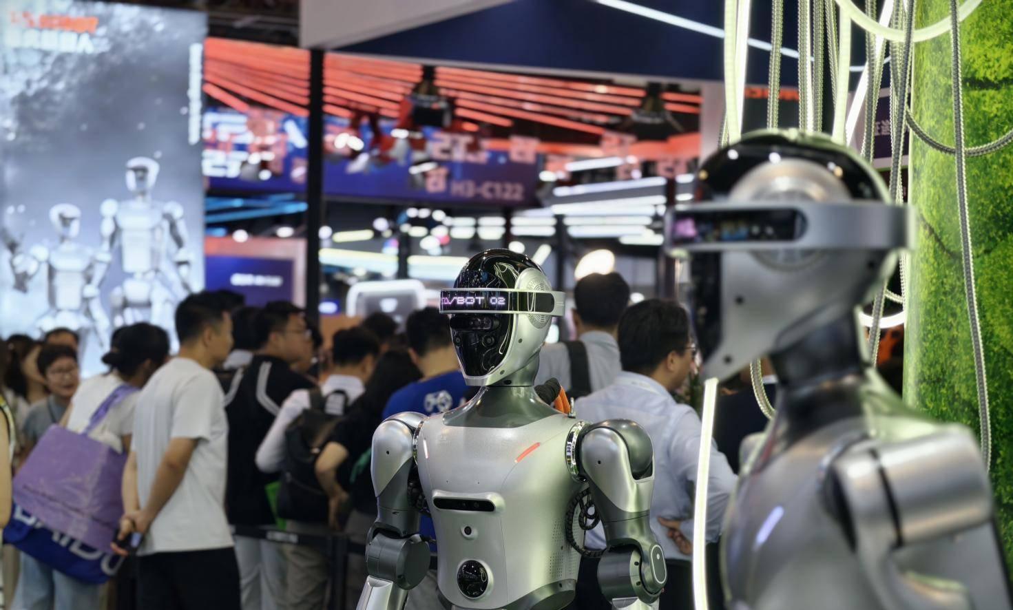 灵宝 CASBOT 亮相 WAIC 2025，双新品发布诠释「人机共生」愿景-第3张图片-百团游戏