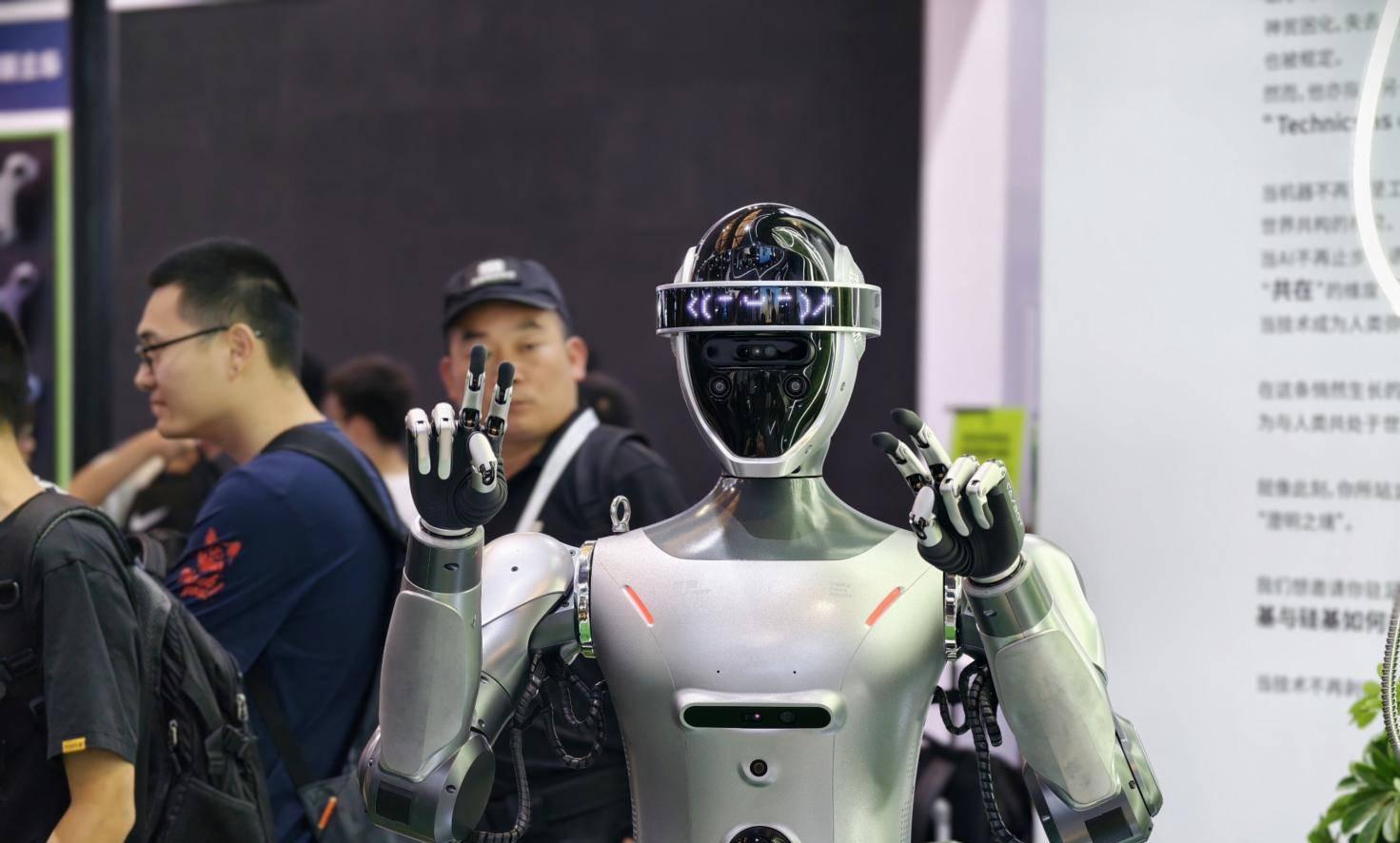 灵宝 CASBOT 亮相 WAIC 2025，双新品发布诠释「人机共生」愿景-第4张图片-百团游戏